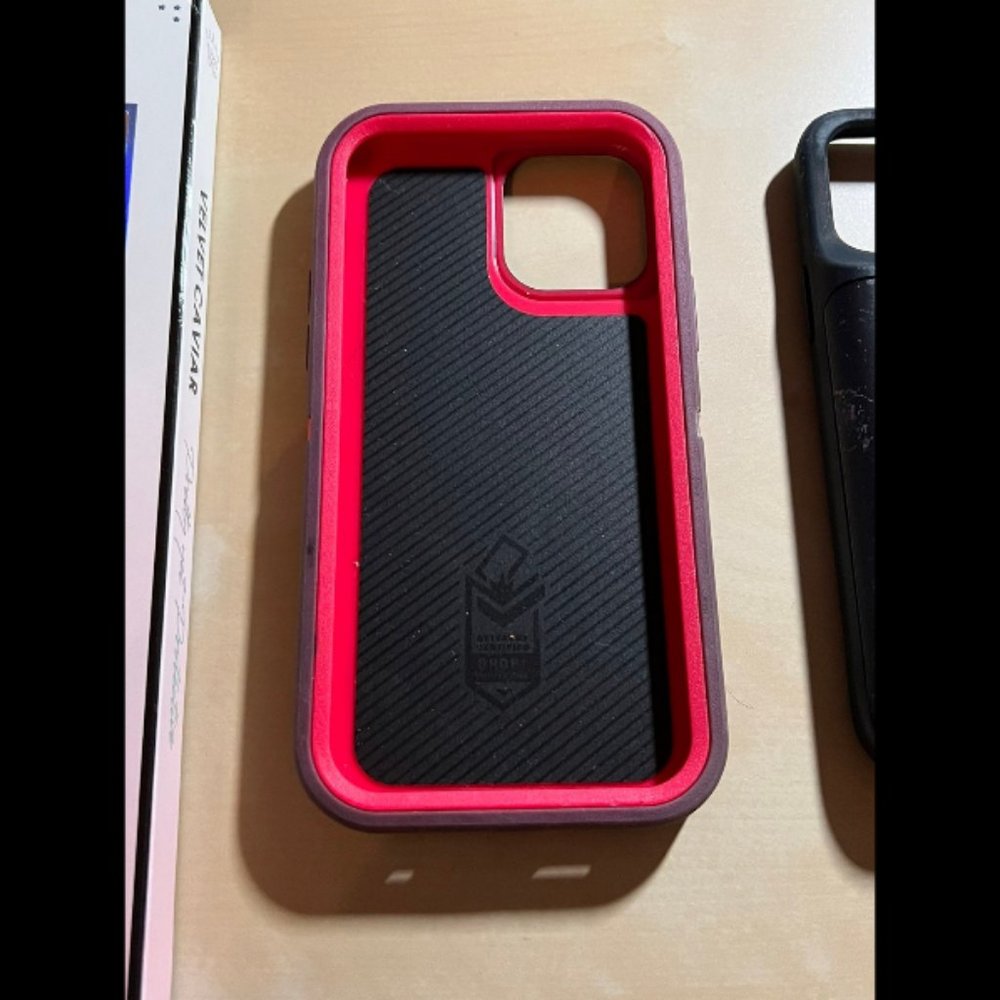 Bundle of iPhone 12 Pro Cases - Picture 5 of 10